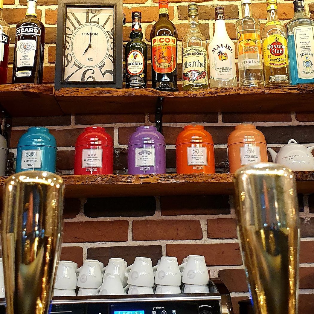 Au Cafe D'a Cote 2